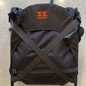 NWT Minimeis infant/toddler shoulder Carrier